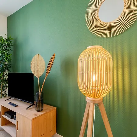 Nuiteejour Versailles Cyr L'ecole Apartment Saint-Cyr-l'Ecole