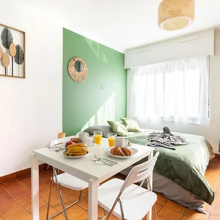 Nuiteejour Versailles Cyr L'ecole Apartment Saint-Cyr-l'Ecole
