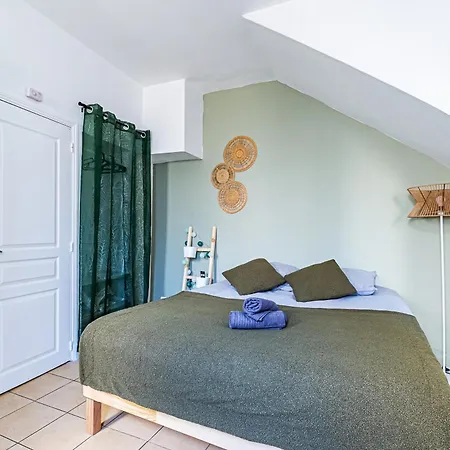 Nuiteejour Versailles Cyr L'ecole Apartment Saint-Cyr-l'Ecole