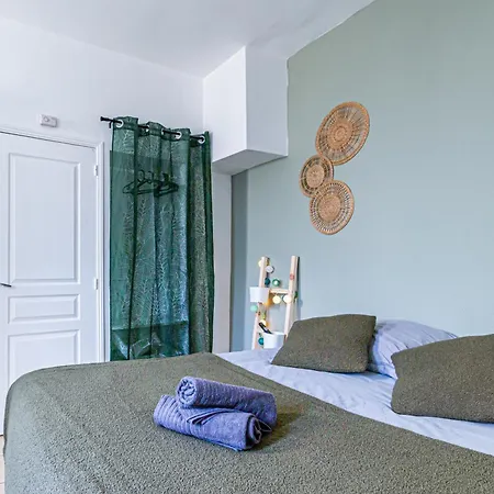 Apartment Nuiteejour Versailles Cyr L'ecole Saint-Cyr-l'Ecole