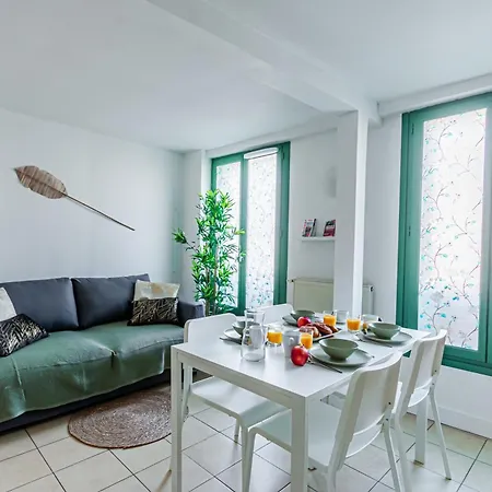 Nuiteejour Versailles Cyr L'ecole Apartment Saint-Cyr-l'Ecole
