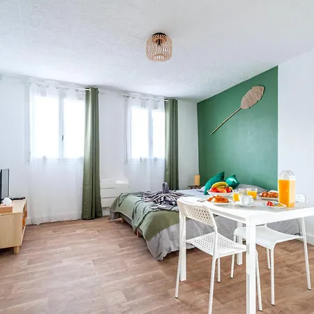 Nuiteejour Versailles Cyr L'ecole Apartamento Saint-Cyr-lʼÉcole