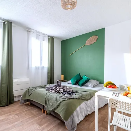 Apartment Nuiteejour Versailles Cyr L'ecole Saint-Cyr-l'Ecole